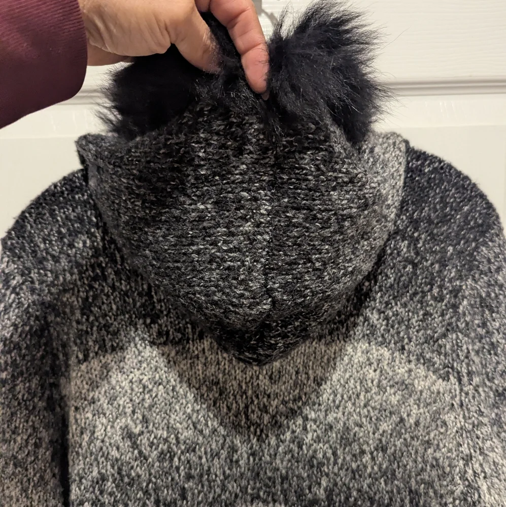Sisters Size M/L Black & Grey Marbled‎ Knit Duster Cardigan With Faux Fur Collar